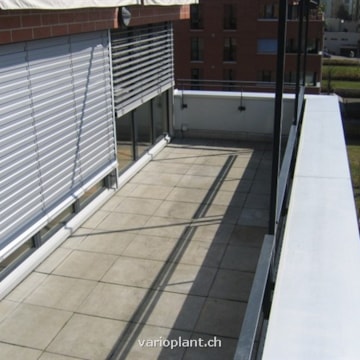 Terrasse mit Zementplatten vorher